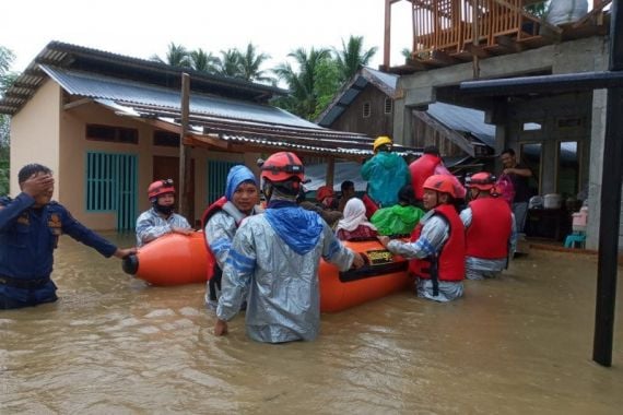 Banjir Landa Sejumlah Kabupaten di Sulteng - JPNN.COM