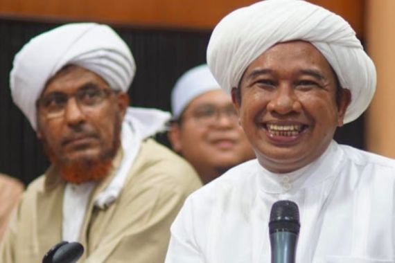 Kisah tentang Guru Zuhdi, Sosok Wali Bersahaja yang Sangat Dihormati Jemaah - JPNN.COM