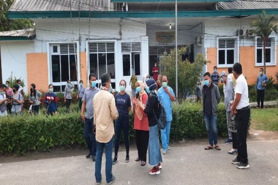 Tenaga Medis RS GL Tobing Mogok Kerja, Pasien Corona Dipindahkan - JPNN.COM