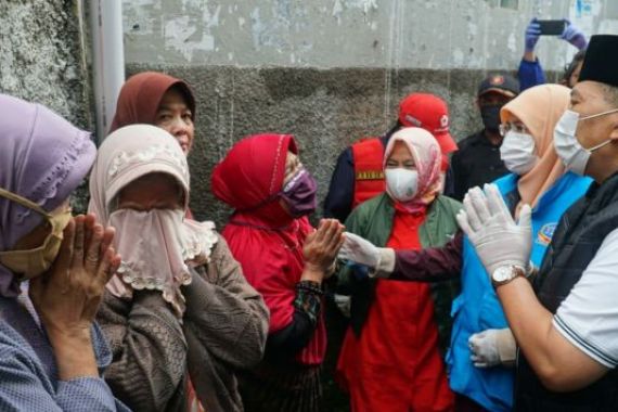 Tangis Ibu-ibu Pecah di Hadapan Wali Kota Bandung - JPNN.COM
