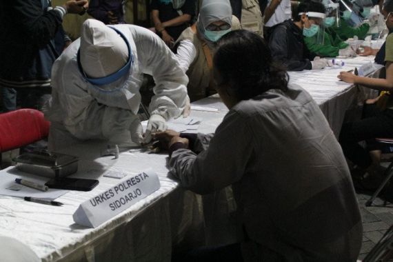 250 Orang Terjaring Razia Jam Malam di Sidoarjo, Dilakukan Rapid Test, Inilah Hasilnya - JPNN.COM