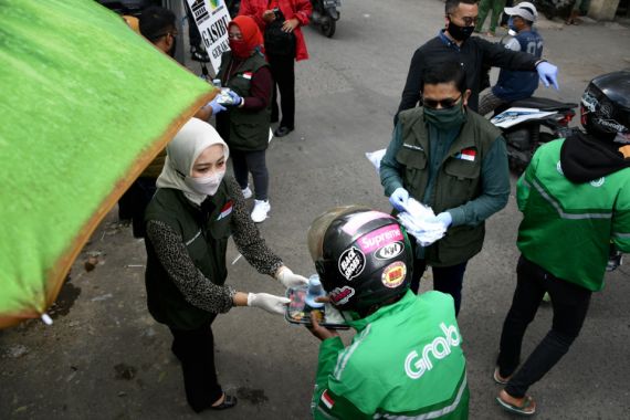 Pemda Provinsi Jawa Barat Canangkan Gerakan Nasi Bungkus di Pasar Cikutra - JPNN.COM