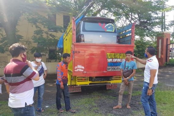 Petugas Curigai Muatan Truk jelang Penyeberangan ke Lampung, Terpal Dibongkar, Ya Ampun - JPNN.COM