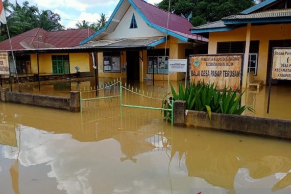Ribuan Rumah di Batanghari Jambi Terendam Banjir - JPNN.COM