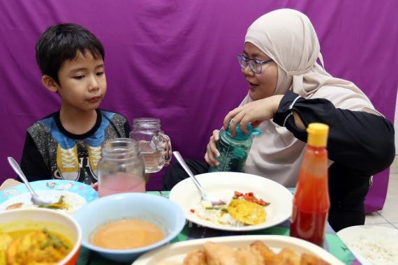 Kapan Waktu yang Tepat Ajarkan Anak untuk Berpuasa? - JPNN.COM