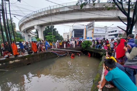 Terpeleset, Bocah Tiga Tahun Tenggelam di Dam Aliran Sungai Baung - JPNN.COM