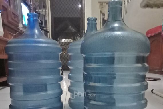 Aktivis Lingkungan Soroti Produsen Air Minum Galon Sekali Pakai - JPNN.COM