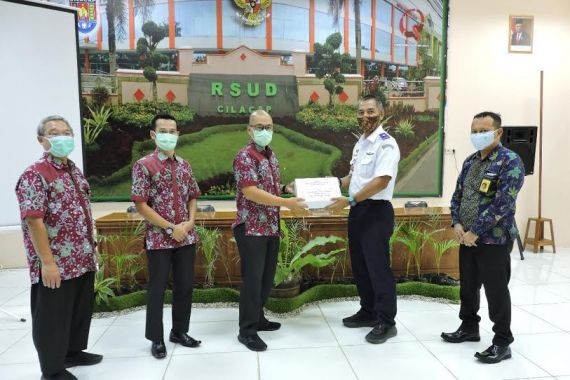 Bandara Tunggul Wulung Salurkan Bantuan kepada Tenaga Medis - JPNN.COM