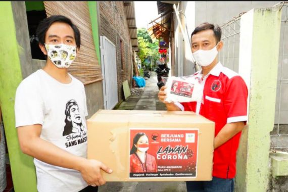 Gibran Bersama Sukarelawan Bawa Bantuan Ribuan Masker dari Mbak Puan - JPNN.COM