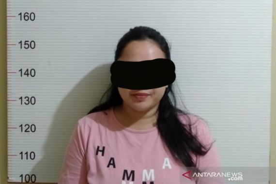 Mbak Dessy Nekat Berbuat Terlarang di Kantornya, Ya Ampun - JPNN.COM