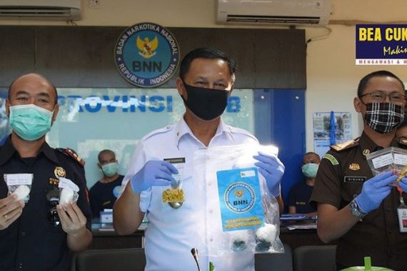 Bea Cukai Mataram dan BNNP NTB Musnahkan Narkoba Hasil Operasi Bersinar - JPNN.COM