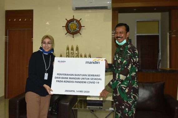 Seskoal Menerima 1.250 Paket Sembako Murah Dari Bank Mandiri - JPNN.COM