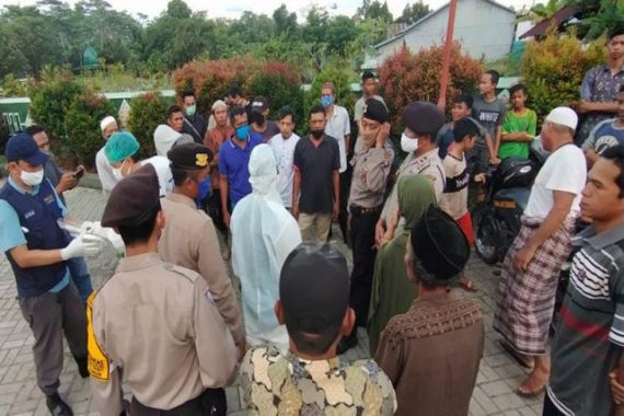 Terjadi Lagi, Jenazah PDP Corona Ditolak Warga, Pemakaman Terpaksa Dipindah - JPNN.COM