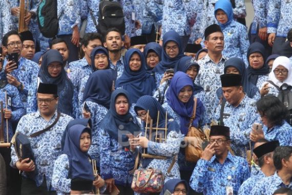 Paling Lambat Senin, PNS Terima Lagi 1 Kali Gaji, Alhamdulillah - JPNN.COM