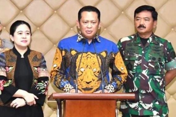 Musisi Nasional, Ketua MPR, Ketua DPR, Ketua DPD, Panglima TNI, Kapolri, Presiden, Ramaikan Konser BIMBO - JPNN.COM