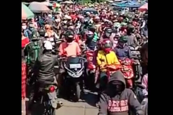 Lautan Manusia Tumpah Ruah di Pasar Anyar Bogor, Apa Kabar Corona? - JPNN.COM