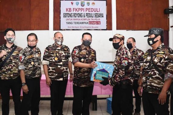 Bamsoet Salurkan Bantuan Kepada Keluarga Besar TNI-Polri - JPNN.COM
