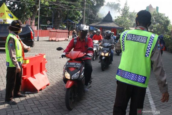 Polresta Malang Kota Tegur 108 Pelanggar PSBB - JPNN.COM
