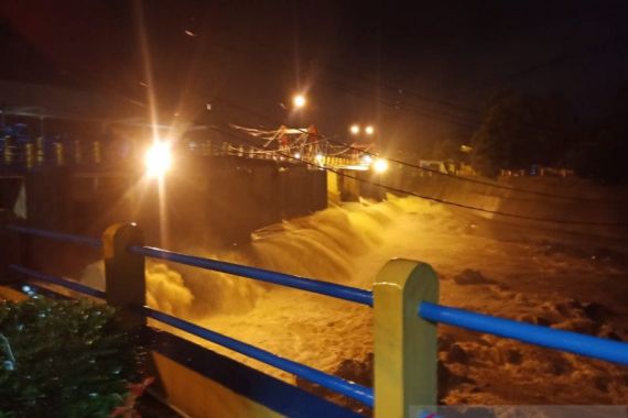 Bendung Katulampa Siaga, Air Akan Masuk Jakarta Pukul 22.00, Siap-siap - JPNN.COM