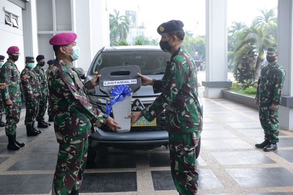 Danlantamal III Brigjen TNI Hermanto Dapat Mobil Baru - JPNN.COM