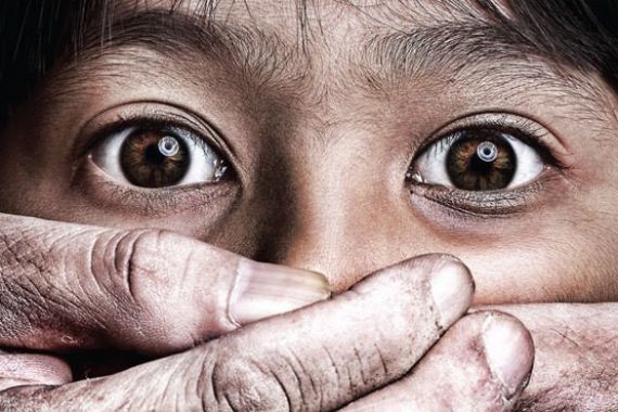 AK Ketagihan Tubuh Anak Tirinya, Ibu Korban Mendengar Suara di Kamar Mandi - JPNN.COM