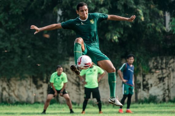 Kabar Baik Perkembangan Pemulihan Cedera Bek Persebaya - JPNN.COM