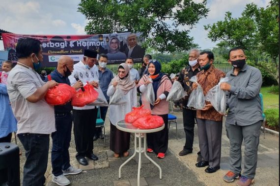 ReJO Bagikan Ribuan Paket Sembako di Kediaman Menteri Sosial Era SBY - JPNN.COM