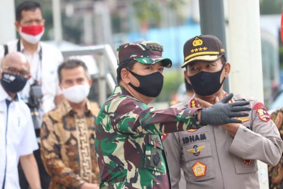 TNI dan Polri Dikerahkan untuk Awasi 1.800 Titik untuk Menegakkan Protokol Kesehatan - JPNN.COM