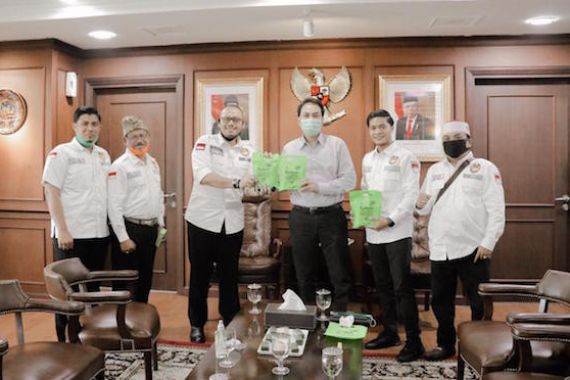 Bertemu Wakil Ketua DPR, Hardjuno HMS Center Perkenalkan Jamu Herbal Kenkona - JPNN.COM