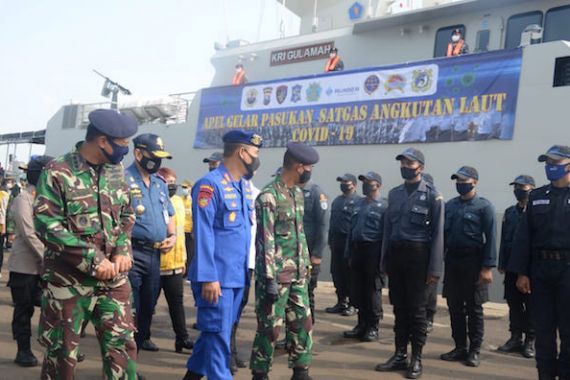 Dukung PSBB Surabaya, Laksma TNI Tedjo Sukmono Pimpin Gelar Pasukan Satgas TNI AL Covid-19 - JPNN.COM