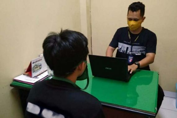 Bunga Menuruti Keinginan Sang Kekasih untuk Telanjang, Terjadilah - JPNN.COM