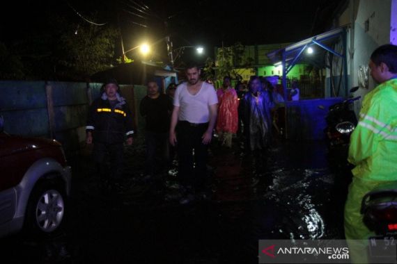 Hujan 8 Jam, Probolinggo Terendam Banjir, Kali Ini Cukup Parah - JPNN.COM