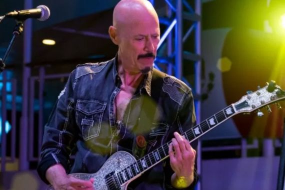 Berita Duka, Gitaris Band Rock Legendaris Kiss Meninggal Dunia - JPNN.COM