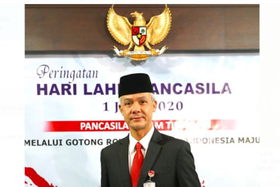 Bendera PDIP Dibakar, Ganjar Pranowo: Maaf ya, Kami bukan PKI! - JPNN.COM