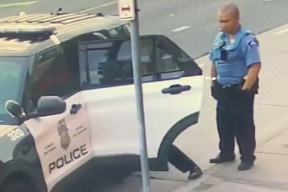 Lihat, Ada Video George Floyd Dihajar di Dalam Mobil Polisi - JPNN.COM