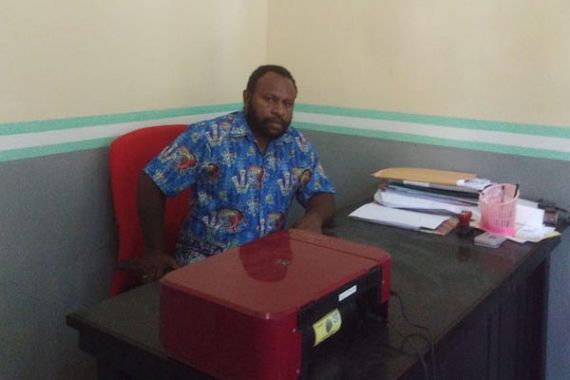 Bernolfus Tingge: Orang Asli Papua Harus Jadi Prioritas Pembangunan - JPNN.COM