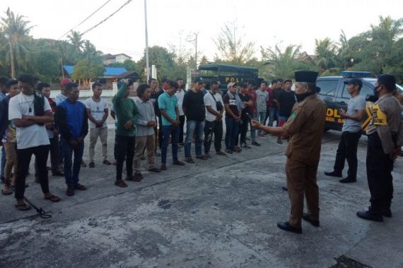 Tawuran Antarpemuda Dua Desa di Bengkalis Berakhir Damai - JPNN.COM