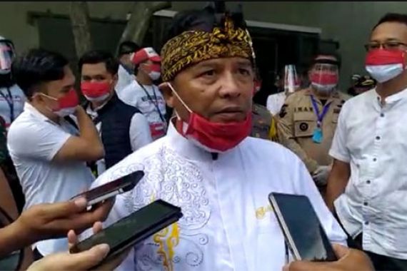 Pilbup Bandung: Dengan Berat Hati Pak Dadang Naser Restui Istrinya Bertarung - JPNN.COM