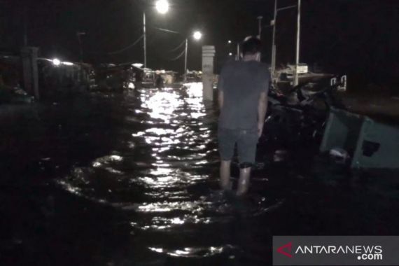Banjir Rob Genangi Kebon Jeruk, Anak Buah Anies: Tidak Parah - JPNN.COM