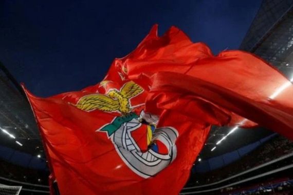 Dua Pemain Benfica Terluka Usai Bus Diserang - JPNN.COM