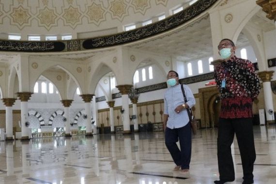Gubernur Kalbar Masih Waras, Tak Mungkin Masuk Masjid Tanpa Lepas Sepatu - JPNN.COM