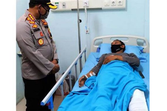 Kaki Kiri Anggota Polsek Wonoayu Patah saat Kejar 2 Jambret di Siang Bolong - JPNN.COM