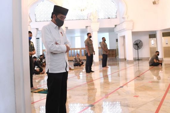 Presiden Jokowi Akhirnya Salat Jumat di Masjid Istana - JPNN.COM