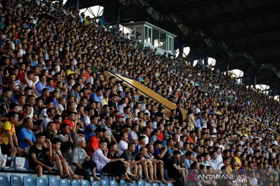 Corona Kalah, Liga Vietnam Kembali Bergulir, Ribuan Penontonnya, Luar Biasa - JPNN.COM