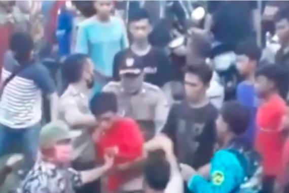 Mencuri Sekarung Singkong Harga Rp 35 Ribu, Pemuda ini Diarak Warga Sekampung - JPNN.COM