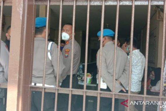 Seorang Anggota Polisi Selundupkan Sabu-sabu ke Tahanan Polrestabes Medan - JPNN.COM