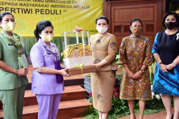  Yayasan Batik Indonesia Sumbang 20 Ribu Masker Kain - JPNN.COM