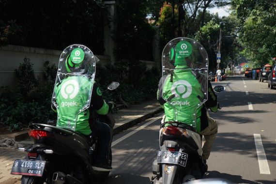 Gojek Mulai Uji Coba Pemasangan Sekat Pada Sepeda Motor, Nih Fotonya - JPNN.COM