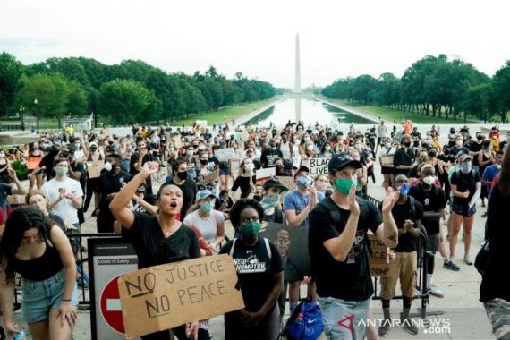 Peringatan Pakar Penyakit Menular untuk Para Demonstran di AS, Jangan Remehkan! - JPNN.COM