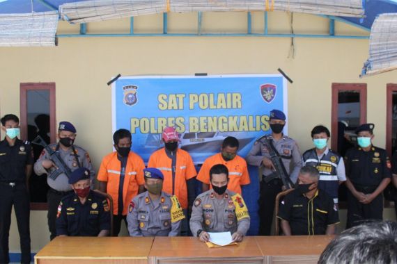 Bea Cukai Bengkalis Tindak Penyelundupan 600 Karung Gula dari Malaysia - JPNN.COM